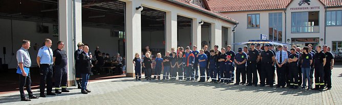 Feuerwehrleute feierten (Foto: Karl-Heinz Herrmann)