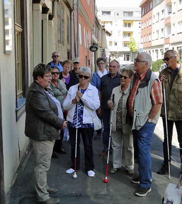 Stadtf&uuml;hrung der Sehbehinderten (Foto: M. Rasch)