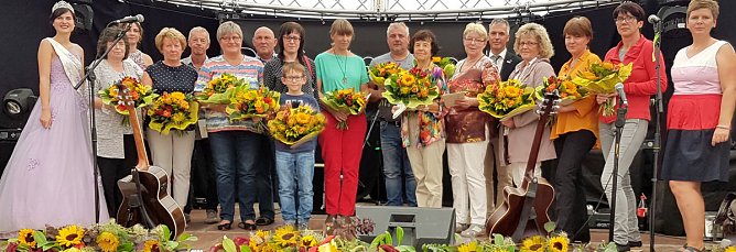 Große Beteiligung am 25. "Frankenhäuser Blumensommer" 2019 (Foto: Stadtmarketing Bad Frankenhausen) Große Beteiligung am 25. "Frankenhäuser Blumensommer" 2019 (Foto: Stadtmarketing Bad Frankenhausen)