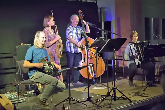 SP&Auml;TLESE mit europ&auml;ischer Folkmusik (Foto: Fred B&ouml;hme)