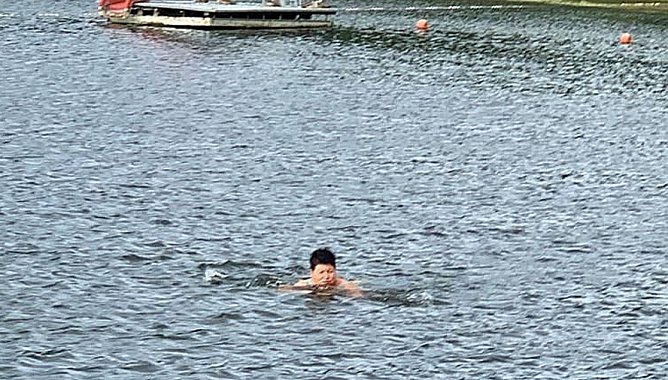 Letztes Abbaden am Bebraer Teich (Foto: privat)