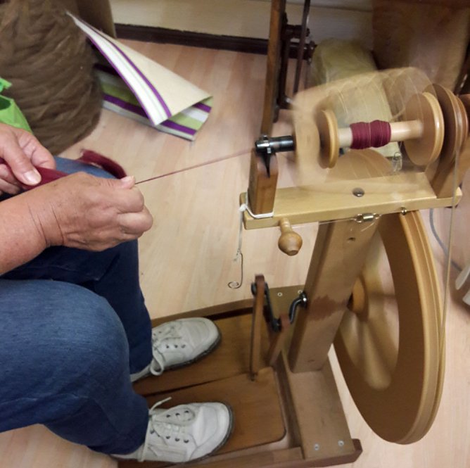 Es ist nicht leicht, einen Faden zu spinnen (Foto: Ingo Linsel) Es ist nicht leicht, einen Faden zu spinnen (Foto: Ingo Linsel)