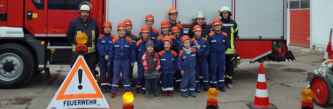 Berufsfeuerwehrtag bei der Jugendfeuerwehr Bebra (Foto: FFW Bebra) Berufsfeuerwehrtag bei der Jugendfeuerwehr Bebra (Foto: FFW Bebra)