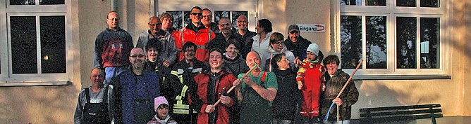 Feuerwehr beim Arbeitseinsatz (Foto: Karl-Heinz Herrmann)