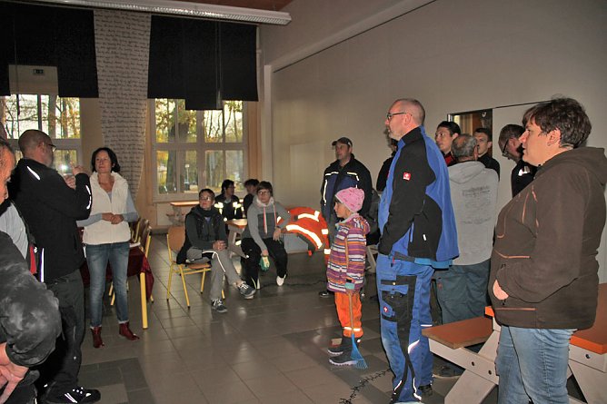 Feuerwehr beim Arbeitseinsatz (Foto: Karl-Heinz Herrmann)