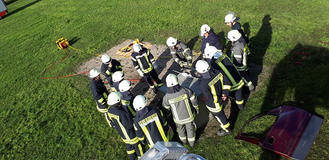 Ausbildungssamstag der Feuerwehren im Bereich Artern (Foto: Sven Linke) Ausbildungssamstag der Feuerwehren im Bereich Artern (Foto: Sven Linke)