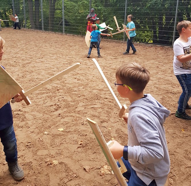 Eine Zeitreise der Klasse 4 (Foto: leona Neukamm)