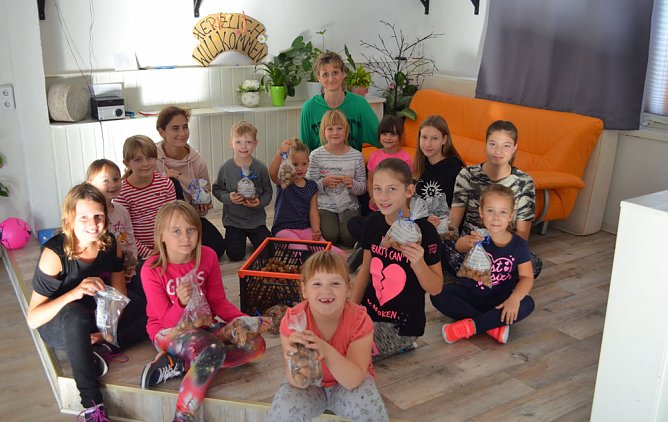 Kinder helfen Kinder – Päckchen für den guten Zweck (Foto: ´Bianca Schadowske) Kinder helfen Kinder – Päckchen für den guten Zweck (Foto: ´Bianca Schadowske)