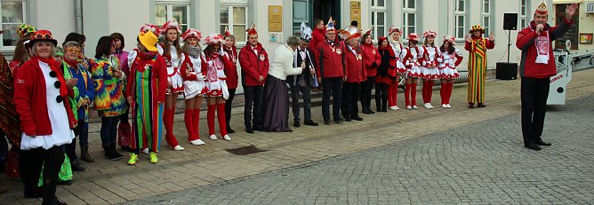 Nach Umzug Rathausschlüssel erobert? (Foto: Karl-Heinz Herrmann) Nach Umzug Rathausschlüssel erobert? (Foto: Karl-Heinz Herrmann)