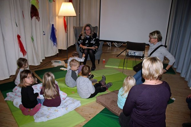 Vorlese-Event in Großfurra (Foto: Karl-Heinz Herrmann) Vorlese-Event in Großfurra (Foto: Karl-Heinz Herrmann)