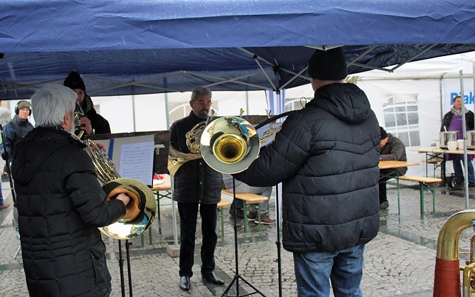 Essen f&uuml;r den guten Zweck (Foto: Karl-Heinz Herrmann)
