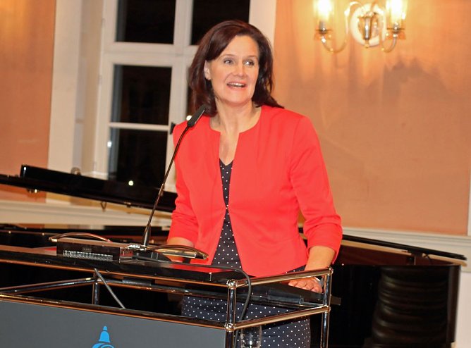 Absolventen für ausgezeichnete Ausbildungsergebnisse geehrt (Foto: Karl-Heinz Herrmann) Absolventen für ausgezeichnete Ausbildungsergebnisse geehrt (Foto: Karl-Heinz Herrmann)