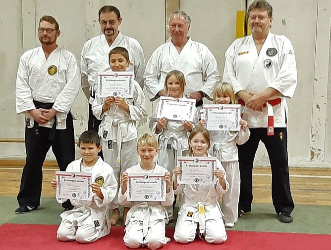 Erfolgreiche Kinderprüfungen (Foto: Werner Bank) Erfolgreiche Kinderprüfungen (Foto: Werner Bank)