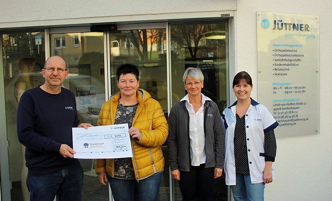 Spende an das Kuratorium (Foto: Karl-Heinz Herrmann)