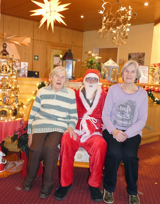 Weihnachtsmarkt durchgeführt (Foto: AWO-Seniorenresedenz) Weihnachtsmarkt durchgeführt (Foto: AWO-Seniorenresedenz)