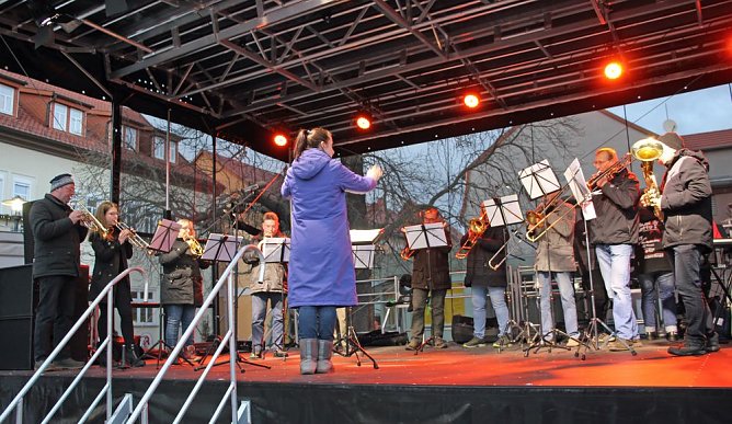 Weihnachtsmarkt in Bad Frankenhausen eröffnet (Foto: Karl-Heinz Herrmann) Weihnachtsmarkt in Bad Frankenhausen eröffnet (Foto: Karl-Heinz Herrmann)