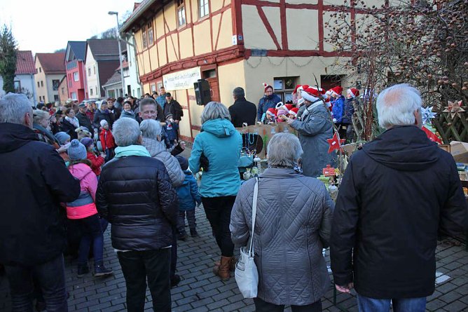 Feiner Weihnachtsmarkt in Jechaburg (Foto: Karl-Heinz Herrmann)