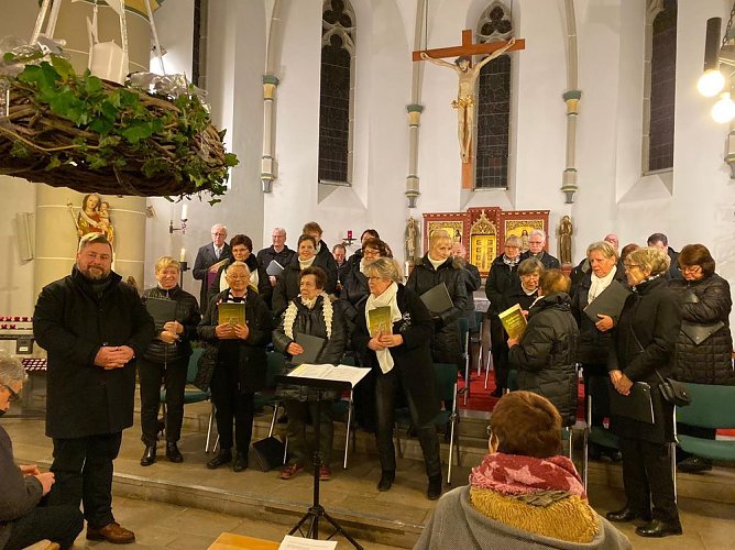 Adventliches Singen in Sondershausen (Foto: privat) Adventliches Singen in Sondershausen (Foto: privat)