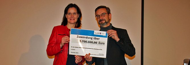 Feuerwehrtechnisches Zentrum wird gebaut (Foto: Karl-Heinz Herrmann) Feuerwehrtechnisches Zentrum wird gebaut (Foto: Karl-Heinz Herrmann)