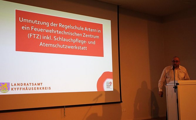 Feuerwehrtechnisches Zentrum wird gebaut (Foto: Karl-Heinz Herrmann) Feuerwehrtechnisches Zentrum wird gebaut (Foto: Karl-Heinz Herrmann)