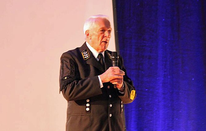 Zwei Mal Ehrenarschleder verliehen (Foto: Karl-Heinz Herrmann) Zwei Mal Ehrenarschleder verliehen (Foto: Karl-Heinz Herrmann)