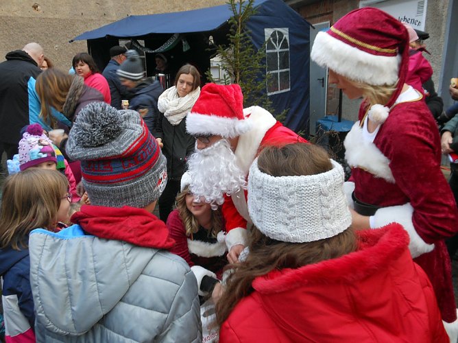 Weihnachtsmarkt in Udersleben (Foto: Heimatverein) Weihnachtsmarkt in Udersleben (Foto: Heimatverein)