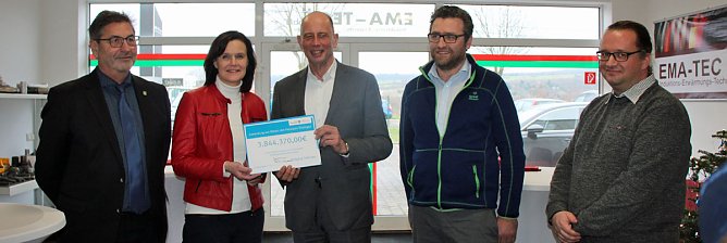 Minister Tiefensee &uuml;bergibt Zuwendungsbescheid Breitband (Foto: Karl-Heinz Herrmann)