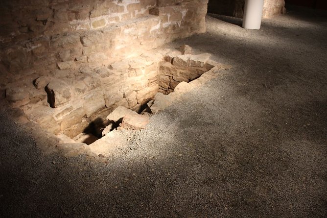 Mikwe nach Sanierung &uuml;bergeben (Foto: Karl-Heinz Herrmann)