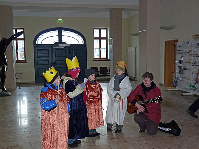 Sternsinger im Landratsamt (Foto: Karl-Heinz Herrmann)