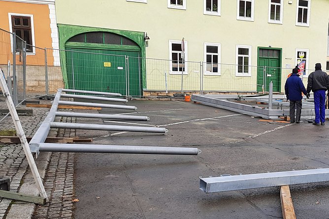 Dachmontage vorfristig begonnen (Foto: Karl-Heinz Herrmann) Dachmontage vorfristig begonnen (Foto: Karl-Heinz Herrmann)