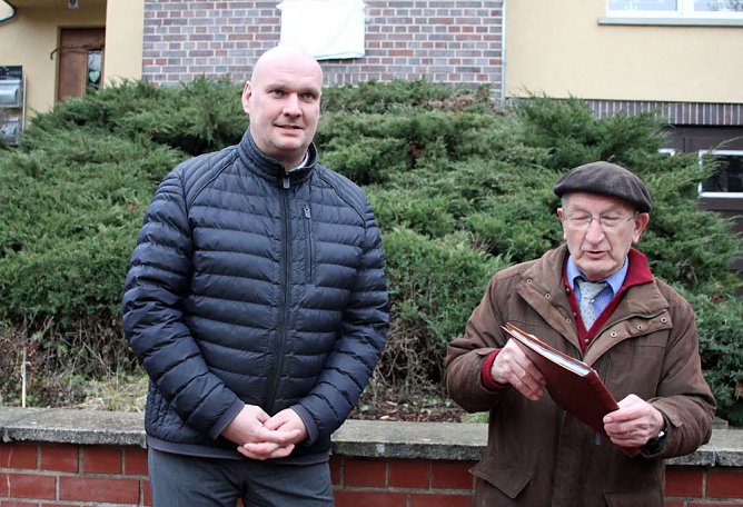 Gedenktafel wurde enthüllt (Foto: Karl-Heinz Herrmann) Gedenktafel wurde enthüllt (Foto: Karl-Heinz Herrmann)