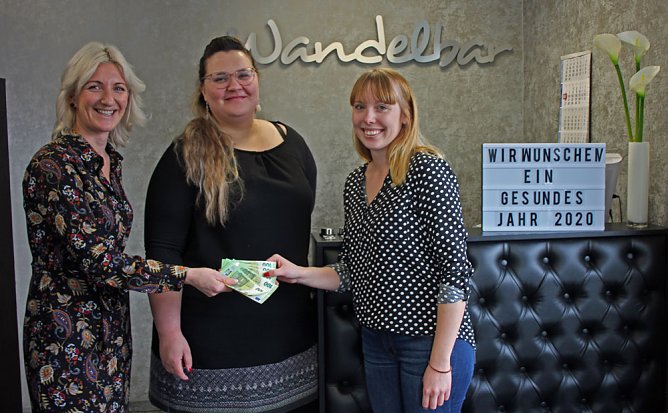 Spendenübergabe fürs Frauenhaus (Foto: Karl-Heinz Herrmann) Spendenübergabe fürs Frauenhaus (Foto: Karl-Heinz Herrmann)