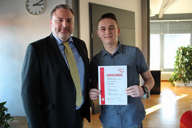 Tolle Ergebnisse bei Planspiel Börse 2019 (Foto: Karl-Heinz Herrmann) Tolle Ergebnisse bei Planspiel Börse 2019 (Foto: Karl-Heinz Herrmann)