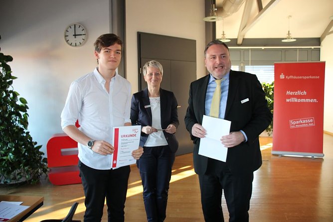 Tolle Ergebnisse bei Planspiel Börse 2019 (Foto: Karl-Heinz Herrmann) Tolle Ergebnisse bei Planspiel Börse 2019 (Foto: Karl-Heinz Herrmann)