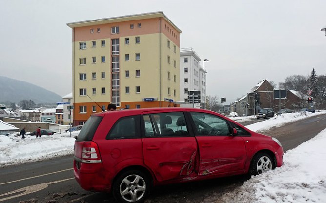 Unfall im Winter (Foto: Karl-Heinz Herrmann)