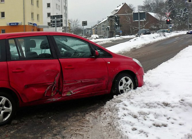 Unfall mit Radlader (Foto: Karl-Heinz Herrmann) Unfall mit Radlader (Foto: Karl-Heinz Herrmann)