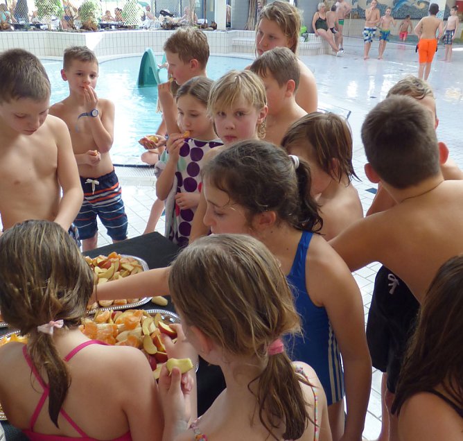 Party in der Kyffhäuser-Therme (Foto: Claudia Barthel Marketing Kur & Tourismus GmbH) Party in der Kyffhäuser-Therme (Foto: Claudia Barthel Marketing Kur & Tourismus GmbH)
