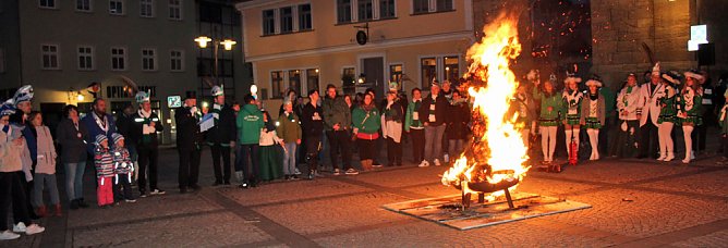 Nubbel den Flammen übergeben (Foto: Karl-Heinz Herrmann) Nubbel den Flammen übergeben (Foto: Karl-Heinz Herrmann)