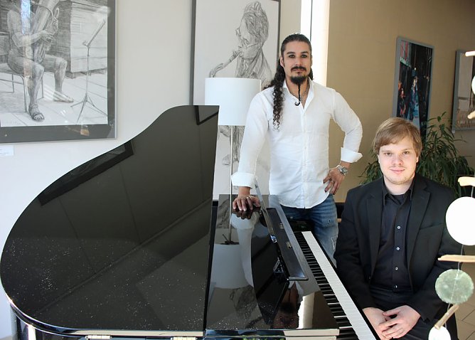 Über Kompositionswettbewerb informiert (Foto: Karl-Heinz Herrmann) Über Kompositionswettbewerb informiert (Foto: Karl-Heinz Herrmann)