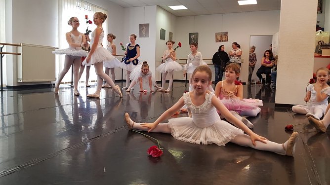 Tanzschule Radeva (Foto: Tanzschule Radeva) Tanzschule Radeva (Foto: Tanzschule Radeva)