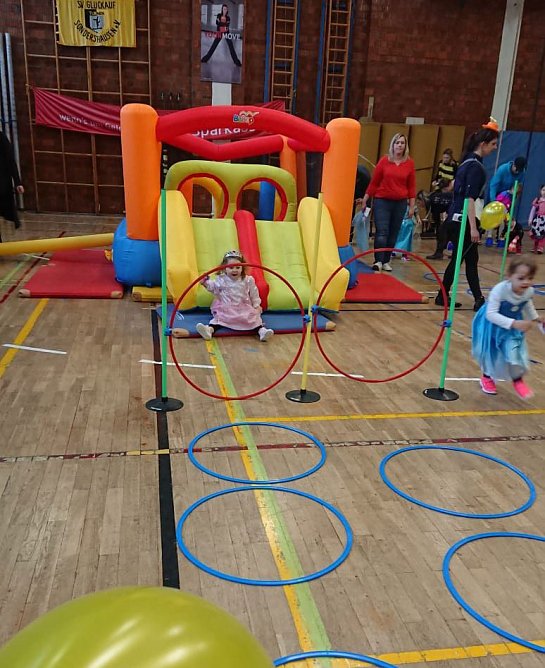 Was machen die J&uuml;ngsten im Turnen? (Foto: SV Gl&uuml;ckauf Sondershausen)