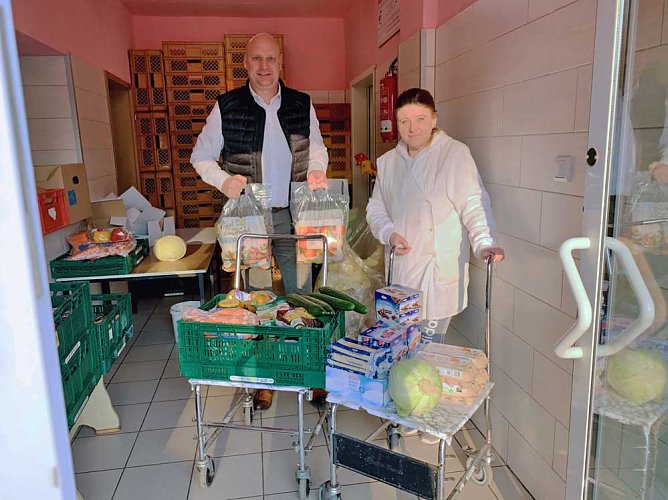 Spende an die Sondershäuser Tafel (Foto: Stadt Sondershausen) Spende an die Sondershäuser Tafel (Foto: Stadt Sondershausen)