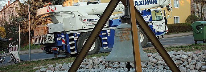 Gedächtnisglocke aufgestellt (Foto: Karl-Heinz Herrmann) Gedächtnisglocke aufgestellt (Foto: Karl-Heinz Herrmann)