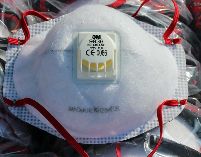 Spende der GSES: Mundschutzmasken f&uuml;r den KatSchutz (Foto: Karl-Heinz Herrmann)