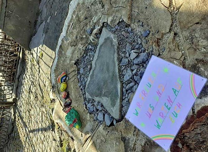 "Warte" Schlange bestücken (Foto: Kita Heygendorf) "Warte" Schlange bestücken (Foto: Kita Heygendorf)