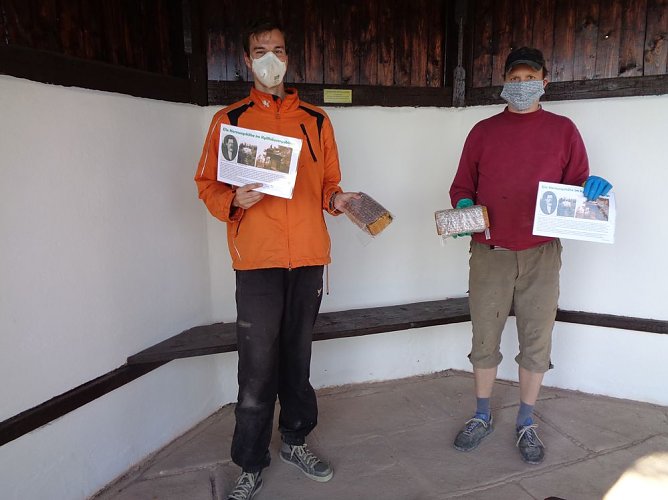 Renovierungsarbeiten an der Schutzhütte Hornungshöhe (Foto: Peter Keßler) Renovierungsarbeiten an der Schutzhütte Hornungshöhe (Foto: Peter Keßler)