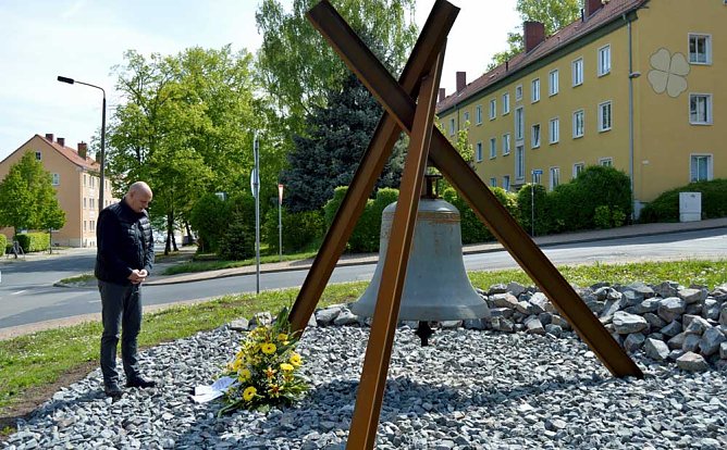 In stillem Gedenken zum Tag der Befreiung (Foto: Stadt Sondershausen) In stillem Gedenken zum Tag der Befreiung (Foto: Stadt Sondershausen)