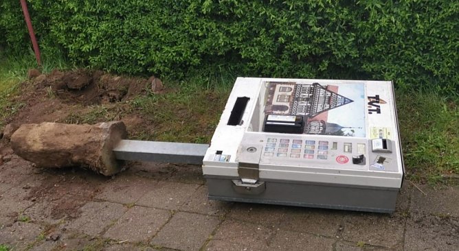 Diebe scheitern an Zigarettenautomat (Foto: Polizei)