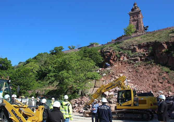 Recht spektakuläre Bilder vom Kyffhäuser (Foto: Karl-Heinz Herrmann) Recht spektakuläre Bilder vom Kyffhäuser (Foto: Karl-Heinz Herrmann)