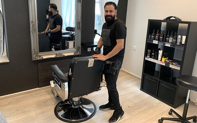 Meister Omar an seinem Arbeitsplatz (Foto: Eva Maria Wiegand) Meister Omar an seinem Arbeitsplatz (Foto: Eva Maria Wiegand)